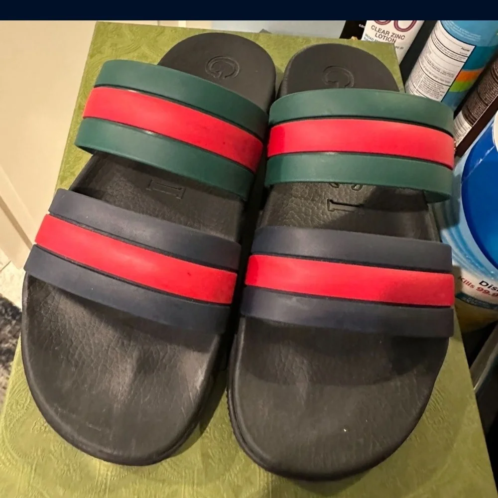Gucci Red and Green Men's Sandals - Picture 2 of 7